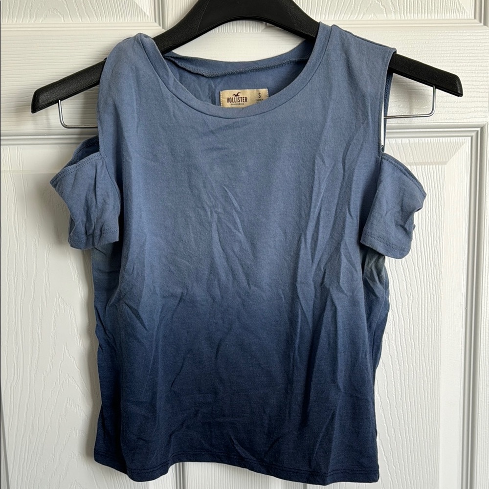 ‼️free w purchase‼️Hollister Blue Ombré Shoulder Cut Out Short Sleeve Tee Shirt